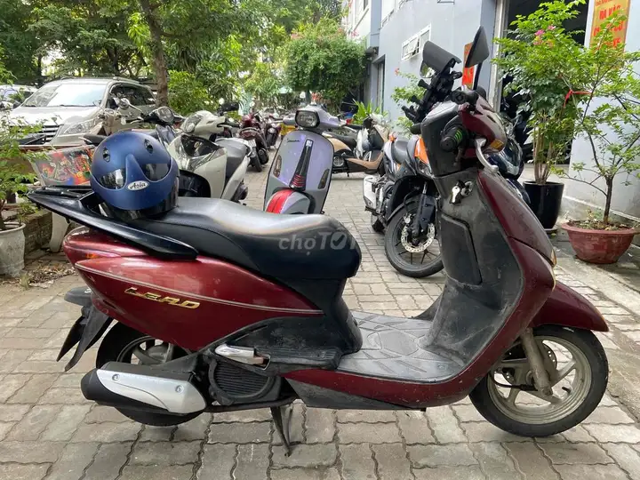 Honda Lead красный скутер