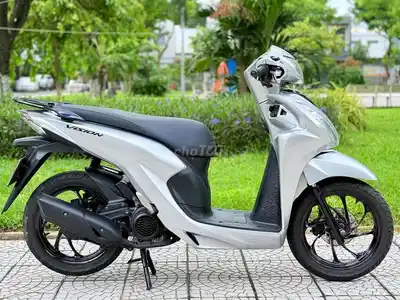 Honda Vision 2021 серебристого цвета