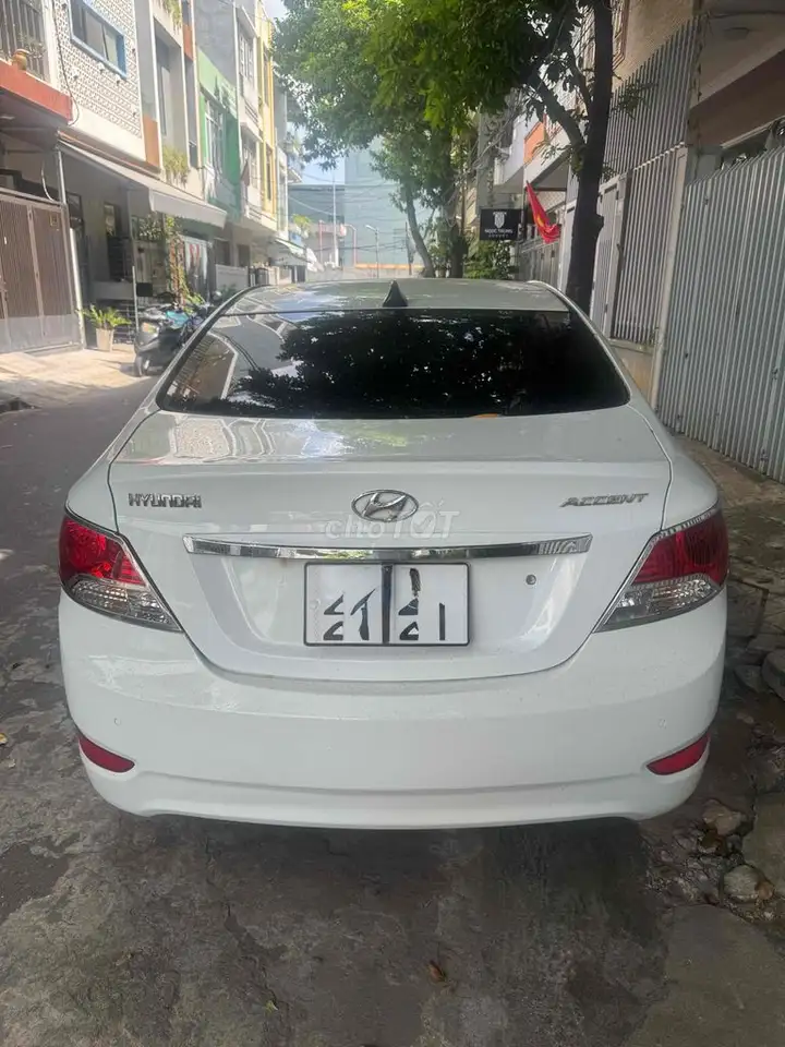 Hyundai Accent белый автомат 5 мест