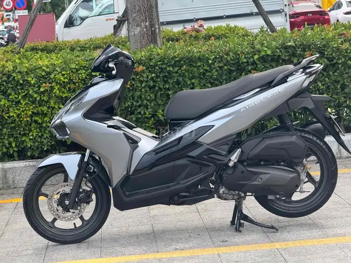 Honda Air Blade 2024 серебристый