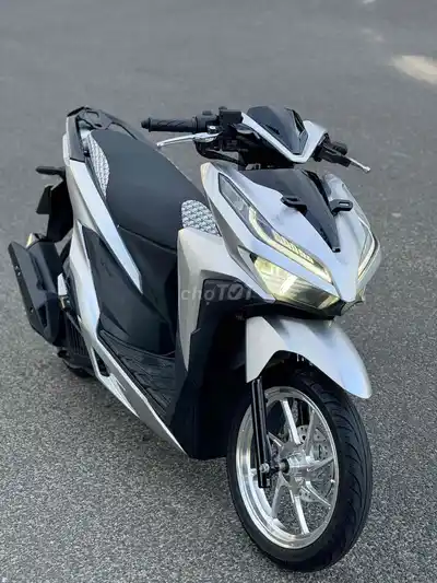Honda Vario 2021 150cc серебристый с хромированными дисками