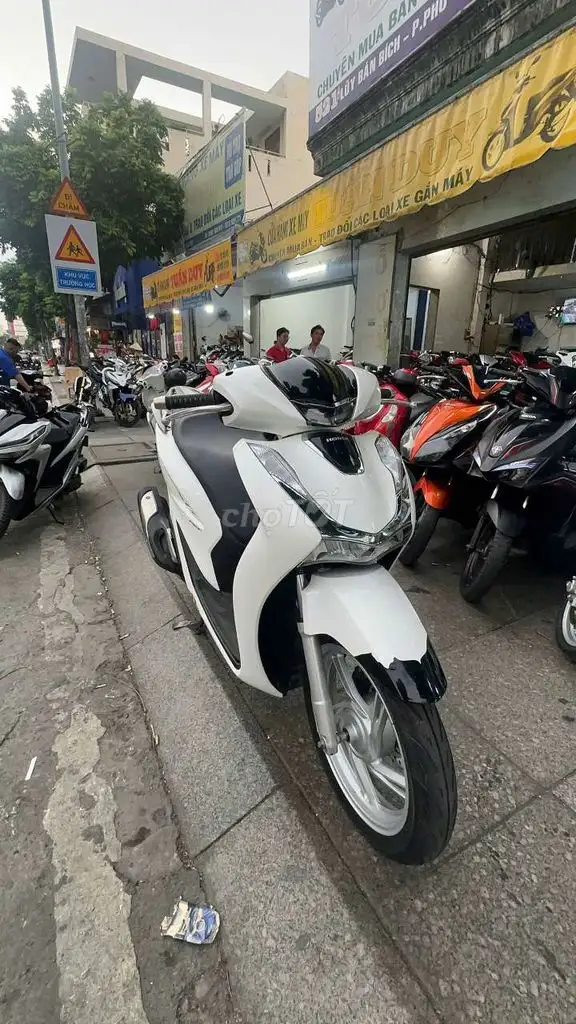 Honda SH 150 ABS 2021 Белый, состояние 90%
