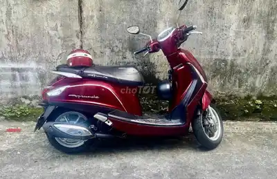 Красный скутер Yamaha Grande 2019 в собственности