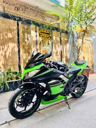 Kawasaki Ninja 300 ABS 2018 Сине-черный в отличном состоянии