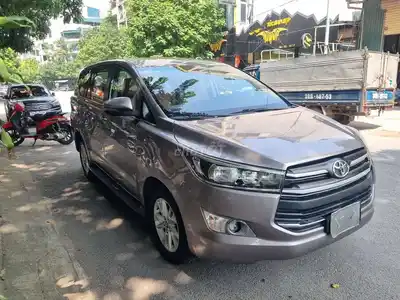 Toyota Innova 2018 автомат коричневый велюр