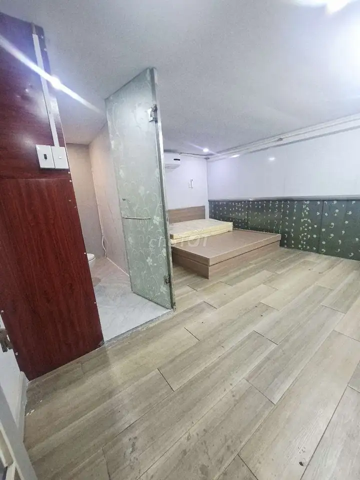 Красивая 1-комн. квартира, своя кухня, есть стиральная машина, Ул. 38 у Gigamall, рынок Hiep Binh