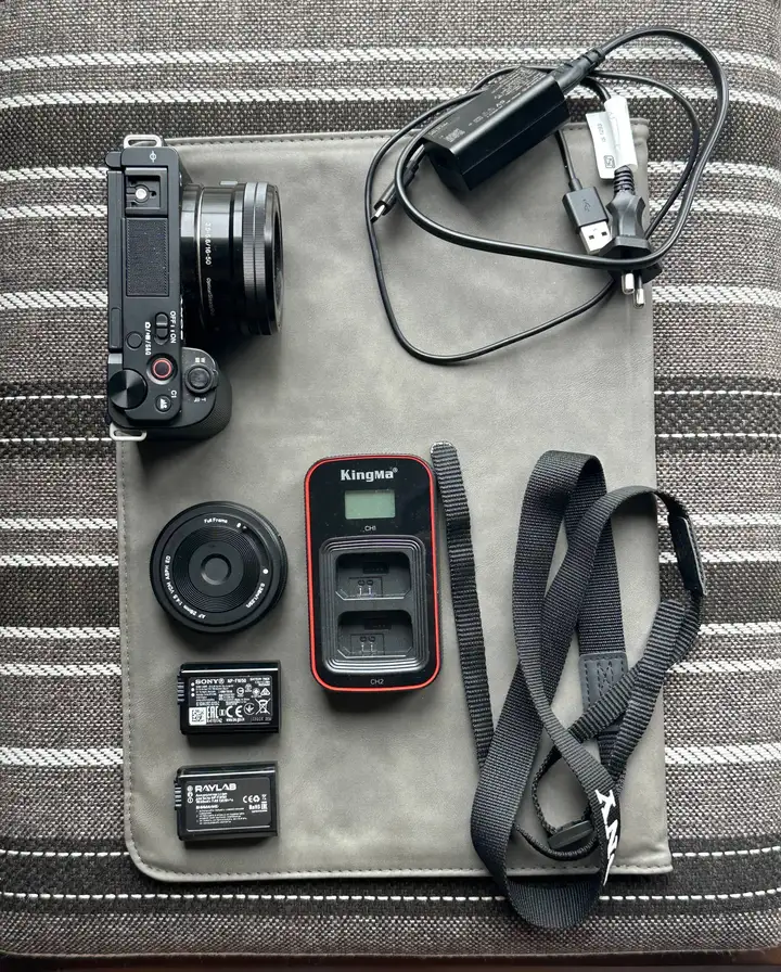 Камера Sony ZV-E10 с объективами 16-50 и Viltrox 28mm