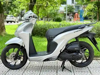 Honda Vision 2021 серебристого цвета
