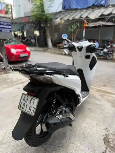 Honda SH 125i 2018 бело-чёрный