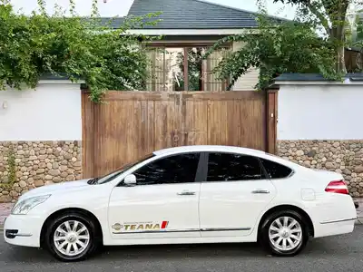 Nissan Teana 2.0AT 2010 белый автомат