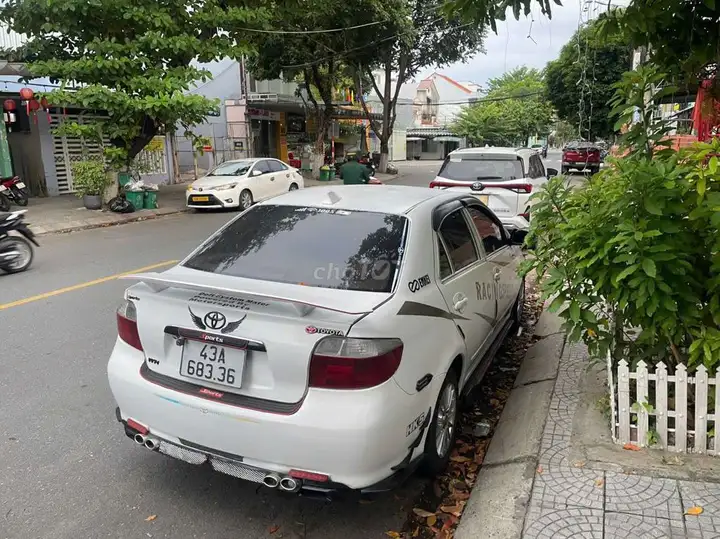Toyota Vios МКПП, 5 мест, белый