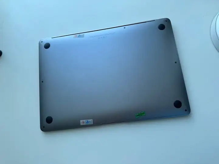 MacBook 2020 — 8 ГБ RAM