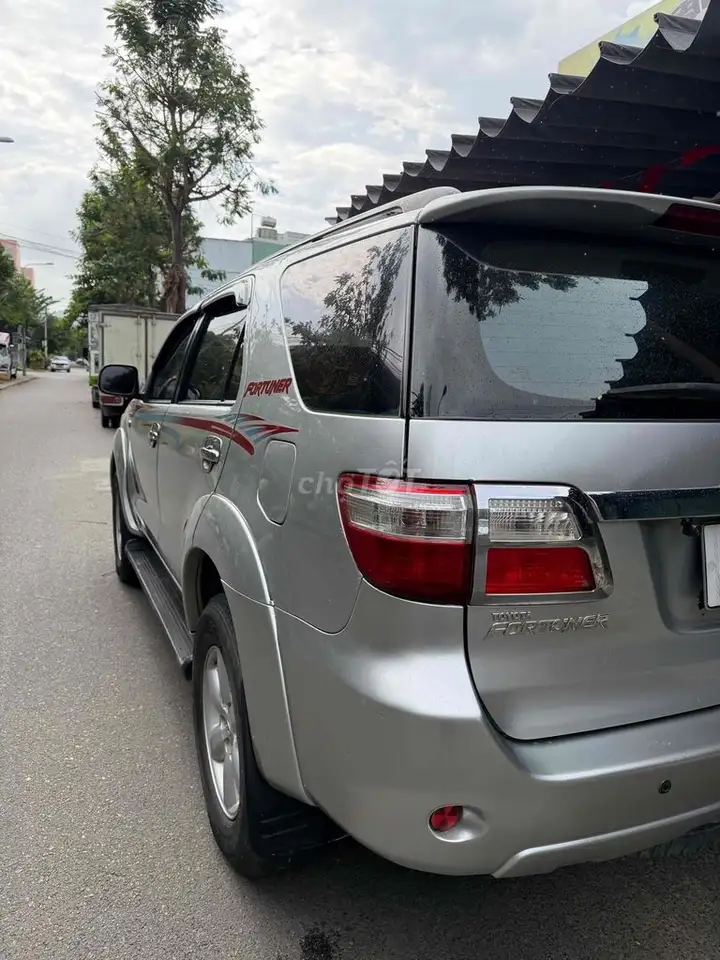 Toyota Fortuner 2010 серебристый 7 мест