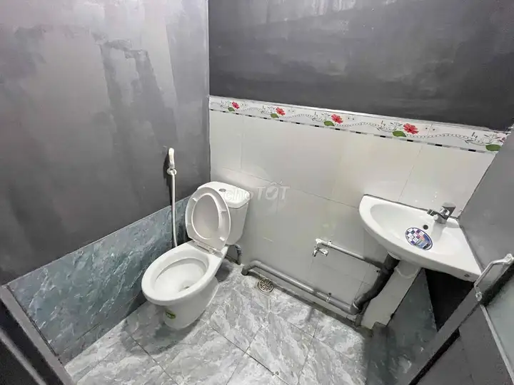 Комната по выгодной цене у больницы Ле Ван Тхинь, рядом с рынком Кай Соай