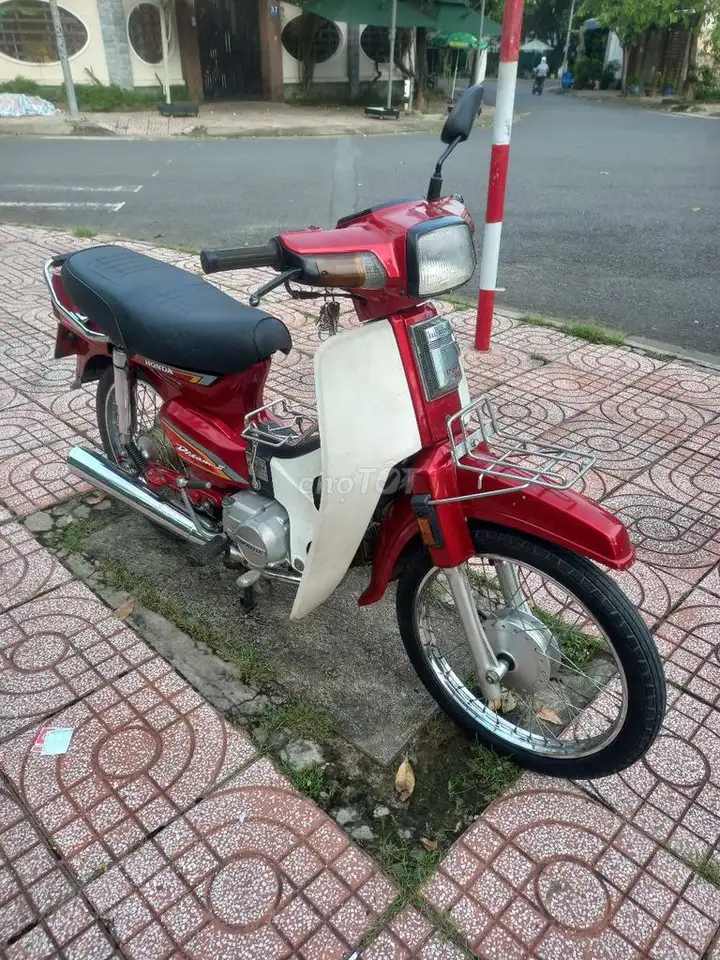 Honda Dream Thái 7-ступенчатая, красная
