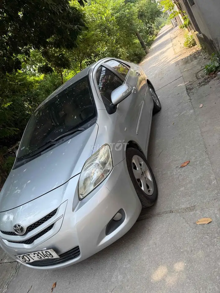 Toyota Vios E МКПП Серебристый