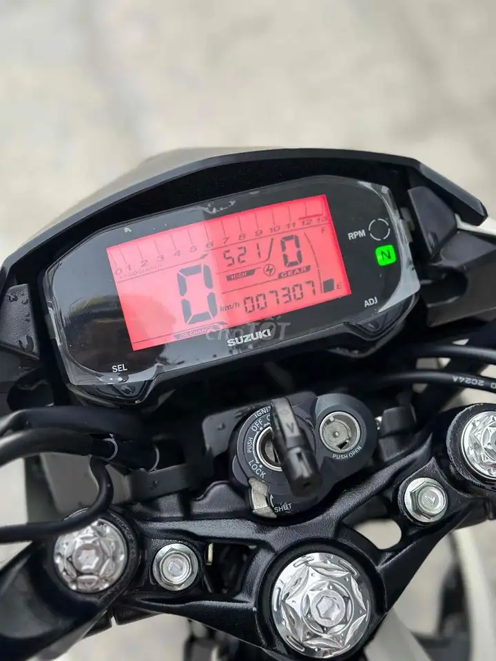 Suzuki Satria F150 2022 7000км белый, черный, красный