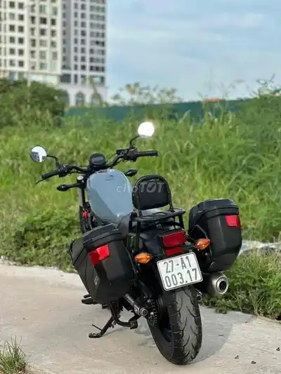 Honda Rebel 300 в синем цвете