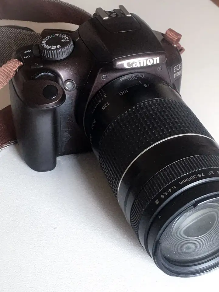 Canon EOS 1100D с линзой 75-300mm