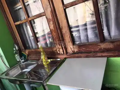 Женское общежитие с балконом и коммуналкой в Районе 1, СУ/кухня