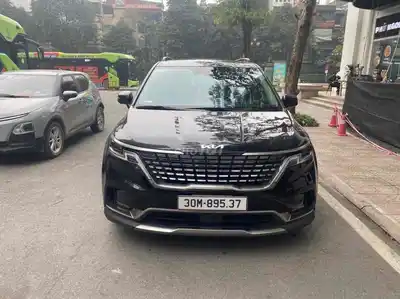 KIA Carnival Signature 2023 Черный Вьетнам