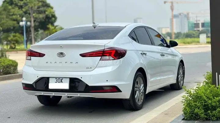 Hyundai Elantra GLS 1.6AT 2020 белый, почти новый, красивый