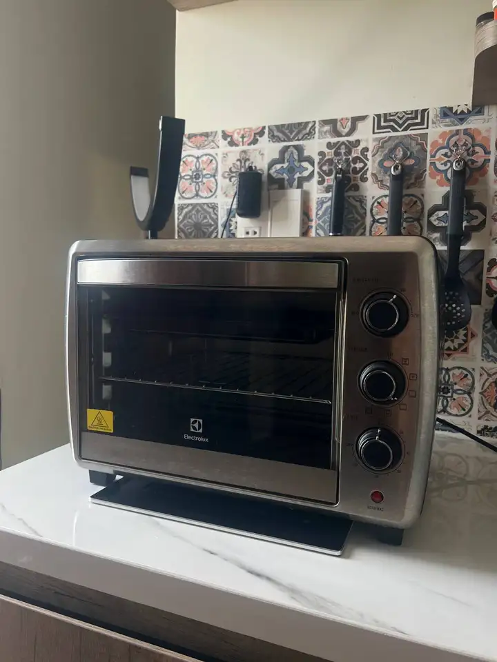 Электрическая духовка Electrolux EOT30MXC