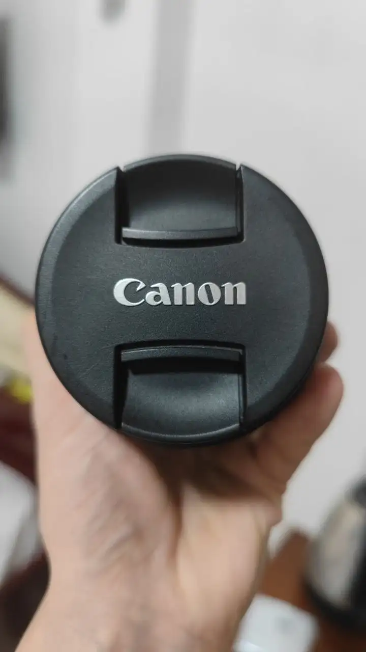 Объектив Canon EF 35mm f/2 IS USM и Led светильник Ulanzi VL120