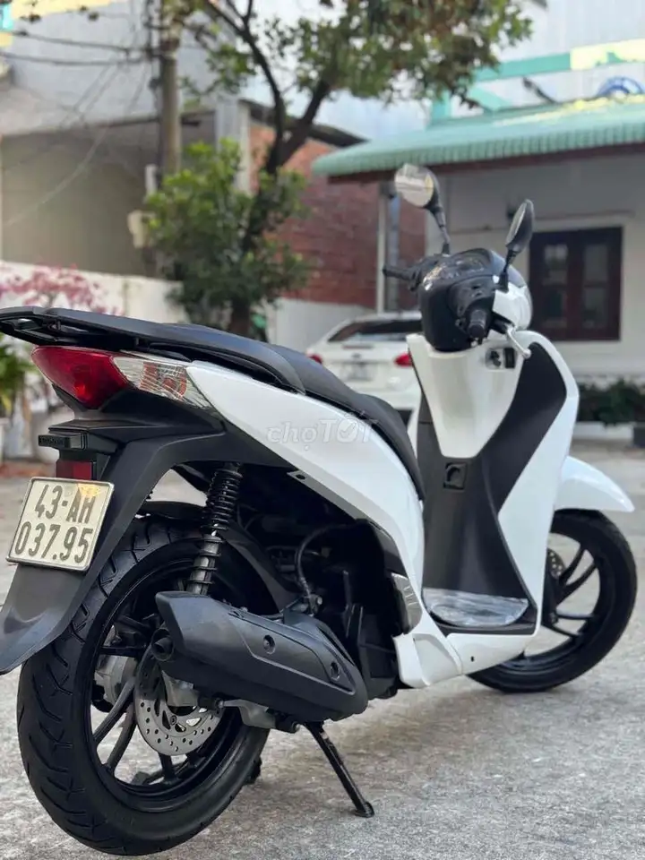 SH 150 белый, отличное состояние, 2 зеркала, 2 ключа