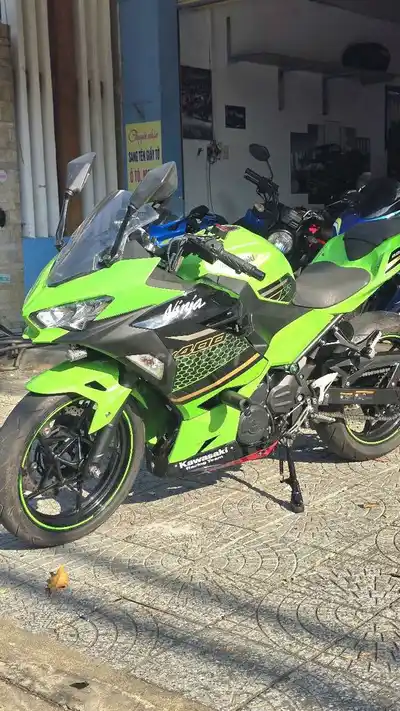 Kawasaki Ninja 400 2019 синий KRT 11 000 км