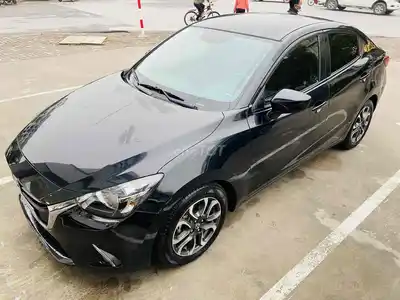 Mazda 2 2018 1.5 AT 80 000 км чёрный