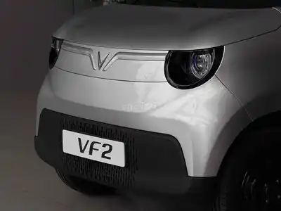 4-местный серебристый электрический скутер VinFast VF2