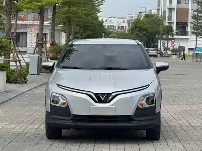 Электромобиль VinFast VF 5 2026 серебристый