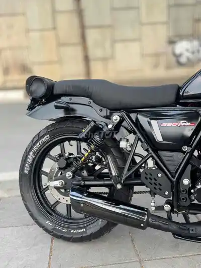 Мотоцикл GPX Legend 250 Twin, черный, в отличном оригинальном состоянии