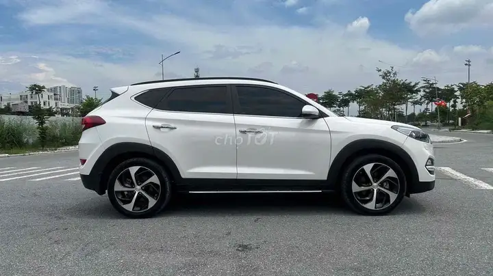 Hyundai Tucson 2018 1.6 Turbo белый 50 тыс. км
