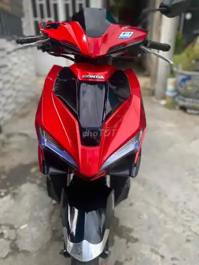 Honda Air Blade 2024 Красно-черный