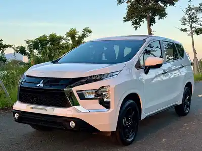Mitsubishi Xpander 2026 AT. Пробег 25 тыс. км. Белый