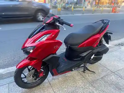 Honda Vario 160 2023 красный, состояние 90%