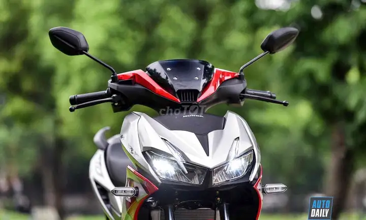 Honda Winner красно-серебристый