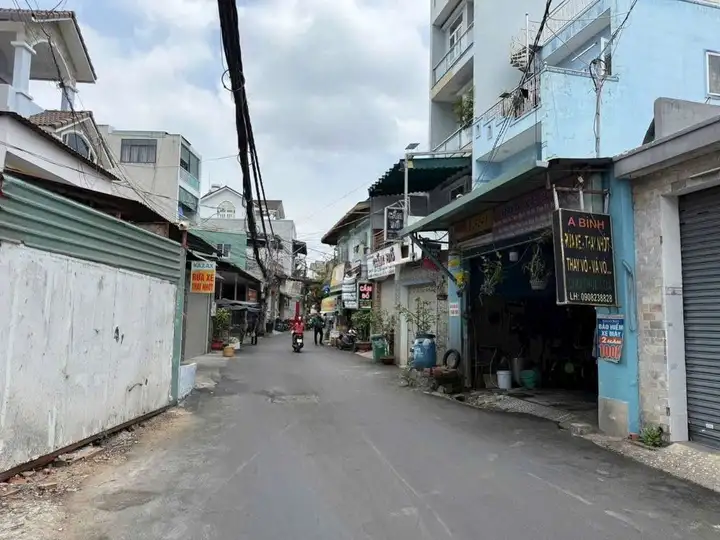 Тро mặt tiền đường 147, Phước Long