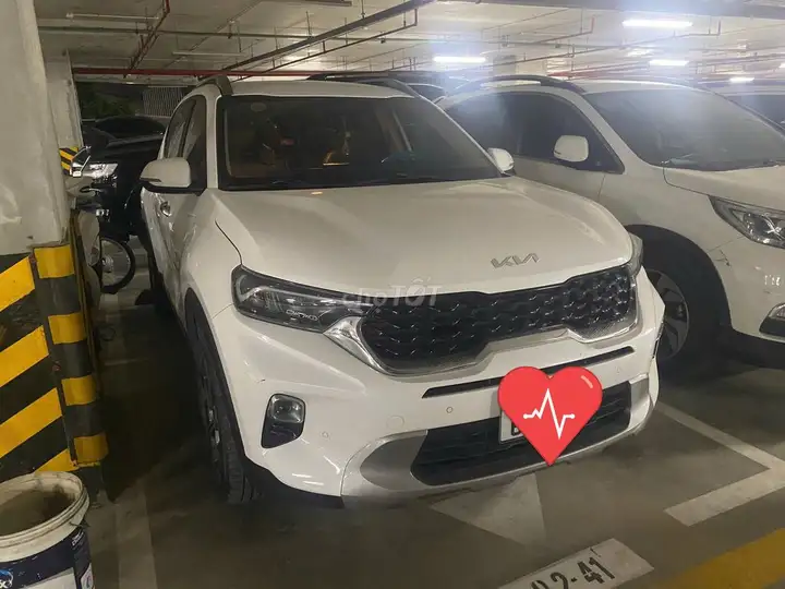 KIA Sonet Luxury 2023 Белый 28000 км