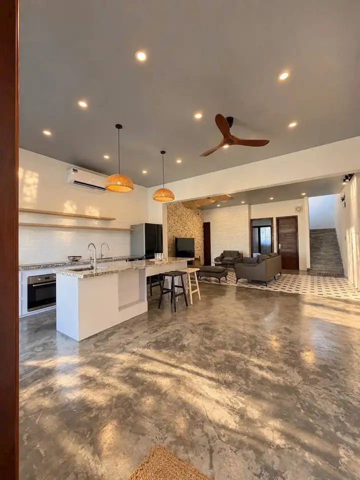 Дом 2 этажа, 2 спальни, 90 м²