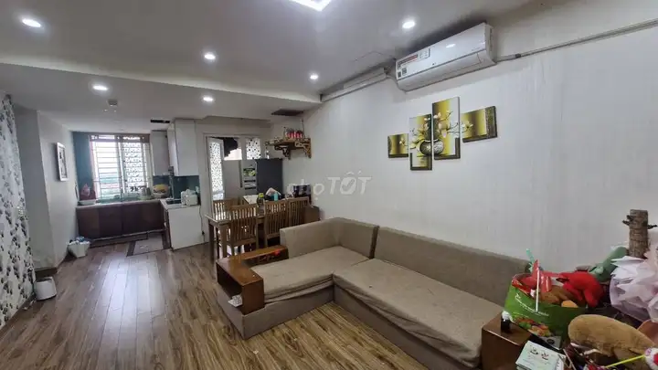 Квартира 80 Hoang Dao Thanh, 70 м², 2 спальни, хороший этаж, вид на озеро