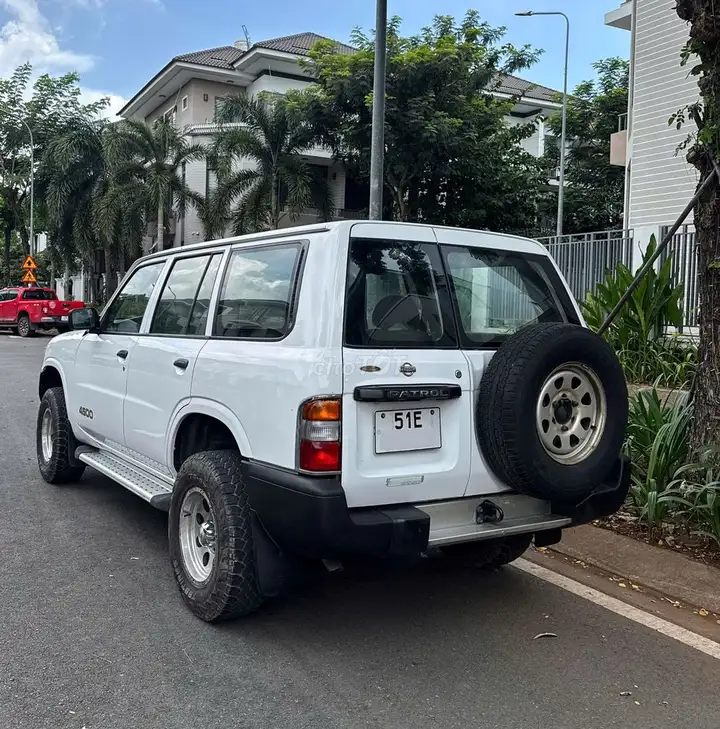 Nissan Patrol Y61 2001 белый бензин
