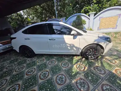 Семейный Hyundai Accent 2023, белый