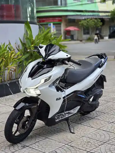 Honda Air Blade 2022 бело-черный спорт