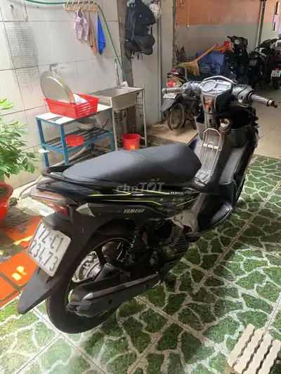 Черный скутер Yamaha Nouvo 5