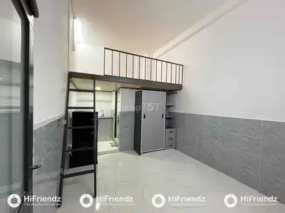 Комната на первом этаже с полной мебелью — высокие широкие антресоли — рядом с ун-том Хонгбанг и Дам Шен