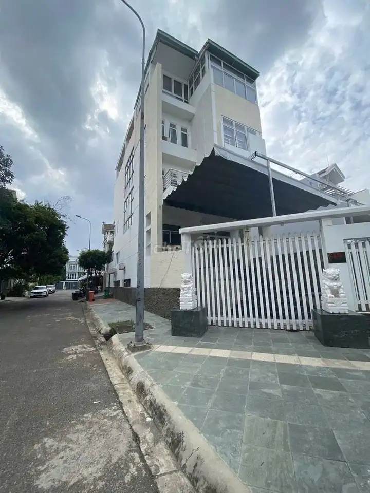 Угловой дом 2 фасада, Ан Фу, район 2. 172 м2 - 4 этажа с подвалом - 2 фасада на широкой улице