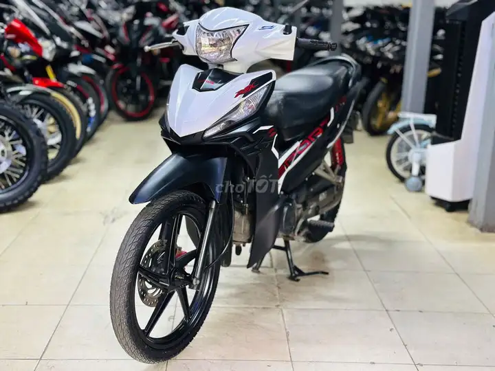 МОТОЦИКЛ THỊNH PHÁT - WAVE RSX БЕЛО-ЧЕРНЫЙ СПОРТ 2023